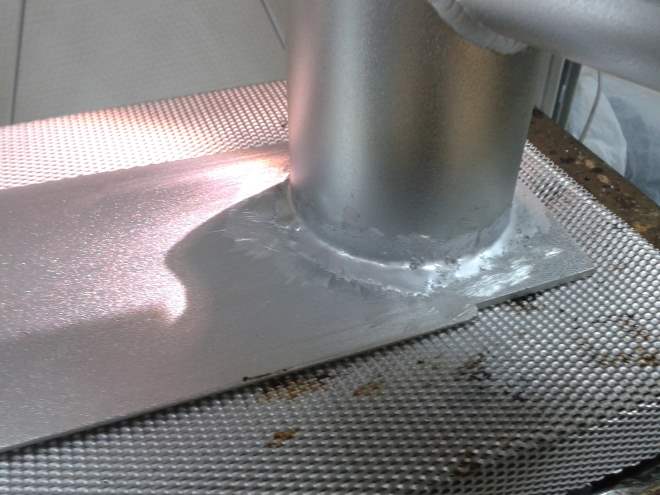При работе с тонким листовым алюминием пайка позволяет избежать деформацию материала