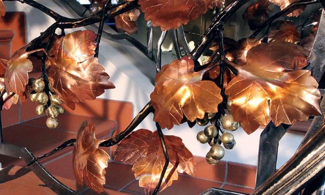 Внешний вид бронзовых изделий говорит об кропотливом труде мастера, превращающего безликий металл в художественное произведение
