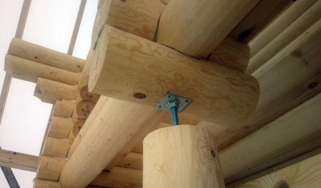 Деревянное домостроение – основная сфера использования регулируемых анкеров