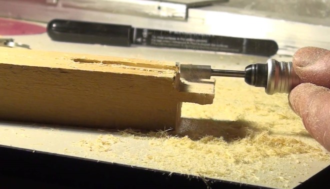 Вырезка паза в древесине цилиндрической шарошкой