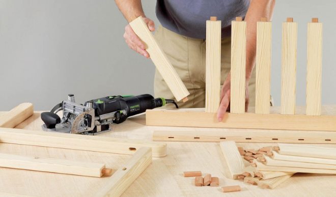 Использование дюбельного фрезера при соединение деталей мебели позволяет быстро создавать точные пазы для деревянных дюбелей